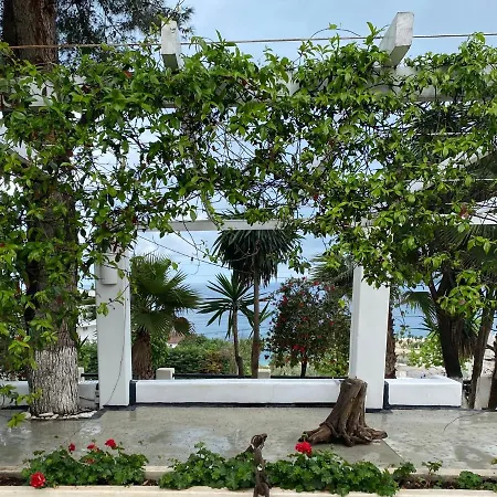 Saranda Hotel Szálloda