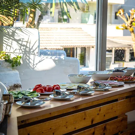 Saranda Hotel 3*