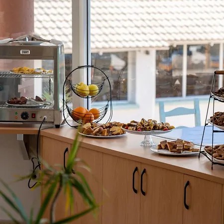 Saranda Hotel 3*