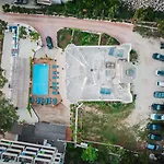 サランダ ホテル 3*