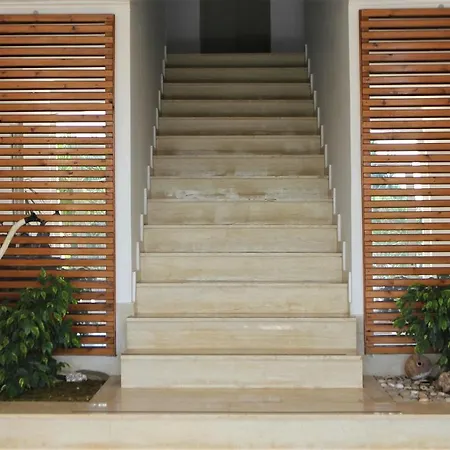 Saranda Hotel 3* Саранда